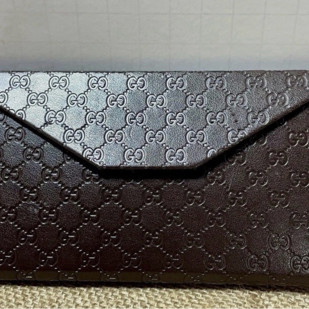 Brand New Gucci Brown Embossed GG Leather Sun case